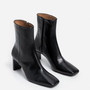 Flattered – Moa Leather