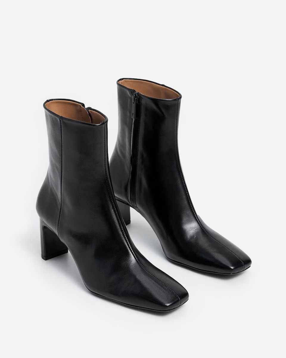 Flattered – Moa Leather - Image 2