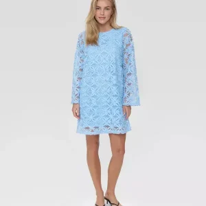 Moves – Annamai dress