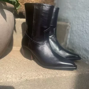 Laura Bellariva – Creta Nero