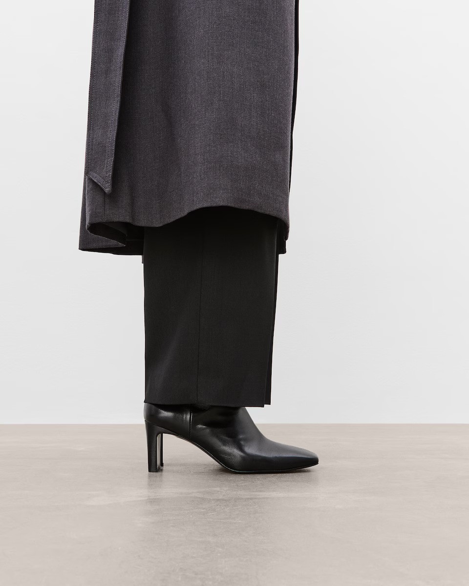 Flattered – Moa Leather - Image 3